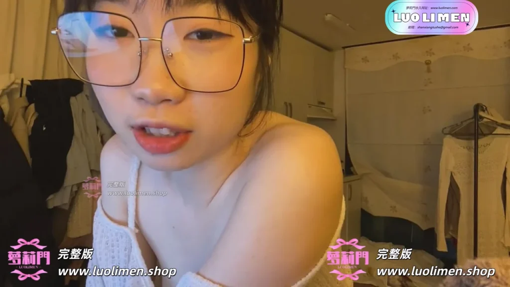 图片[5]-清纯眼镜学生妹可爱自拍 脱光后秒变淫娃 与男友露脸性爱-呦呦萝莉